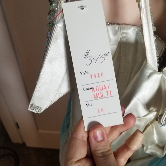 Prom dress - Picture 4 of 4